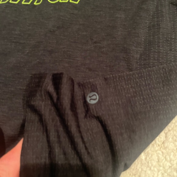 Lululemon tee - Picture 3 of 4
